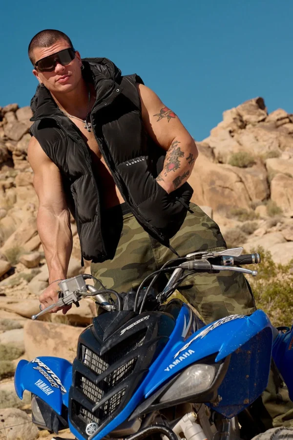 midnight_puffer_vest_1.webp Youngla Outerwear<528-Midnight Puffer Vest