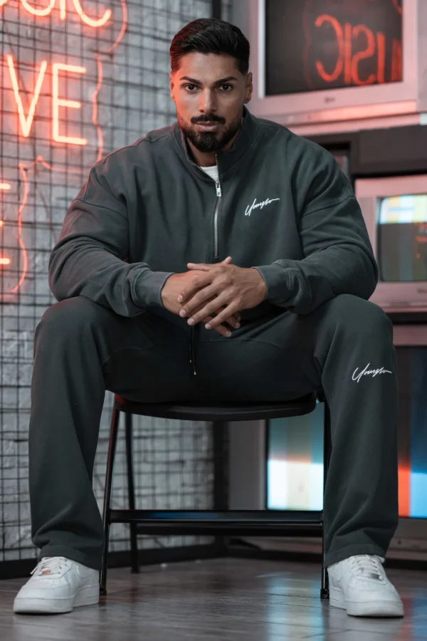 Youngla Joggers<220-Sunday Sweats